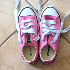 Little girls Converse